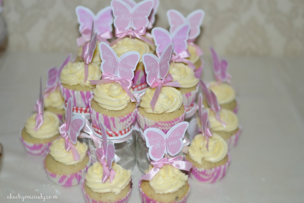 DIY: Mason Jars Cupcakes Stand (for birthday parties)