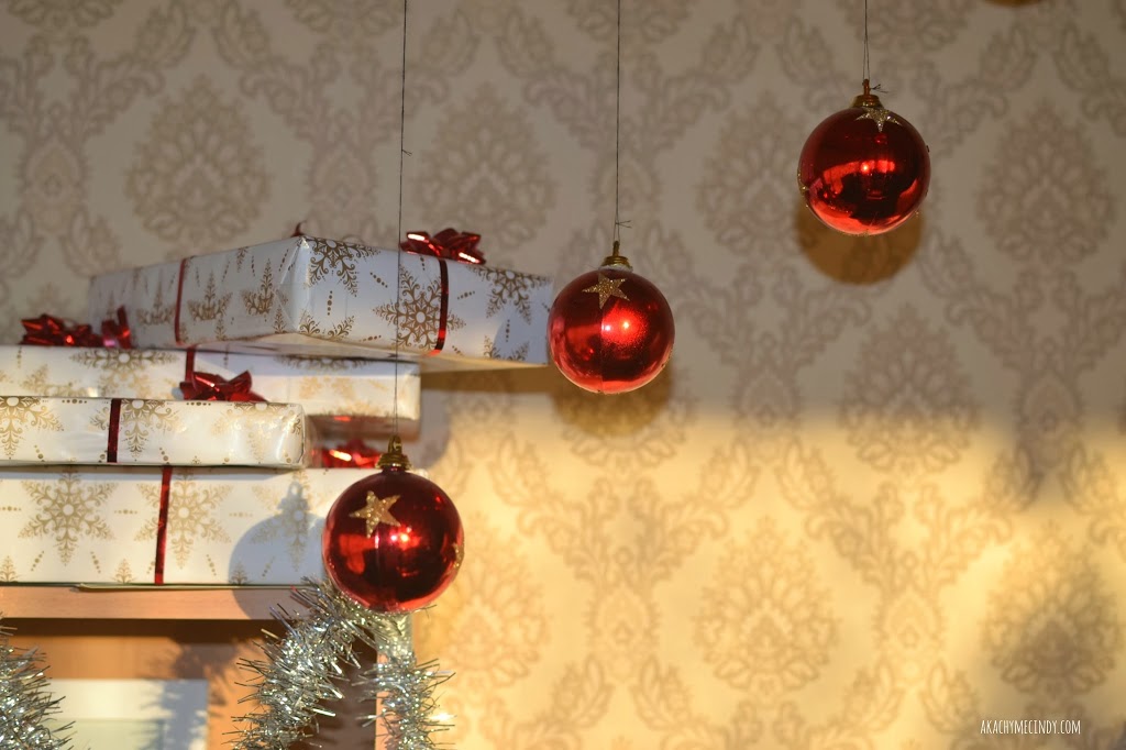 DIY: Easy To Make Christmas Balls Chandelier
