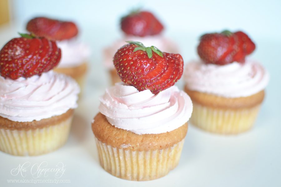 Eats / Strawberry- Vanilla Cupcakes